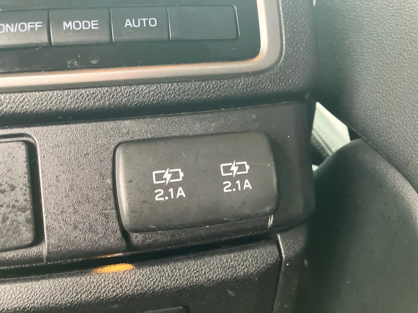 Used 2022 Ice Silver Metallic Subaru Onyx Edition image 35