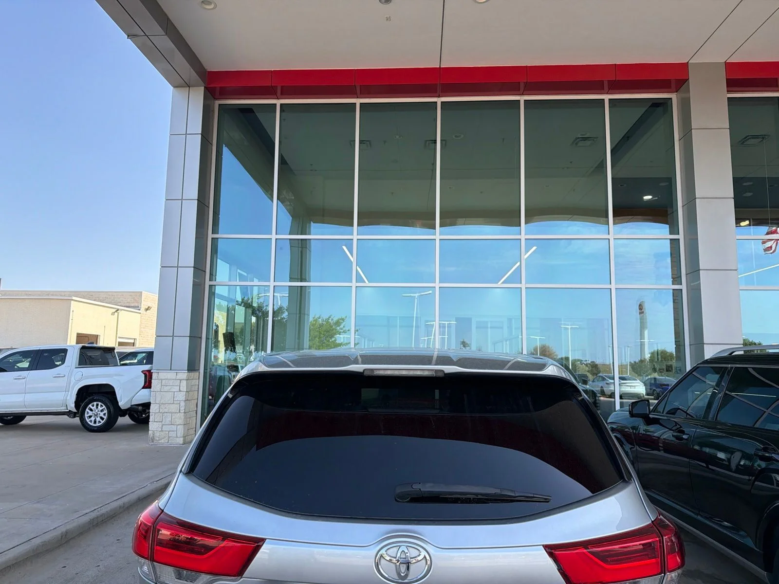 Used 2018 Silver Toyota LE image 14