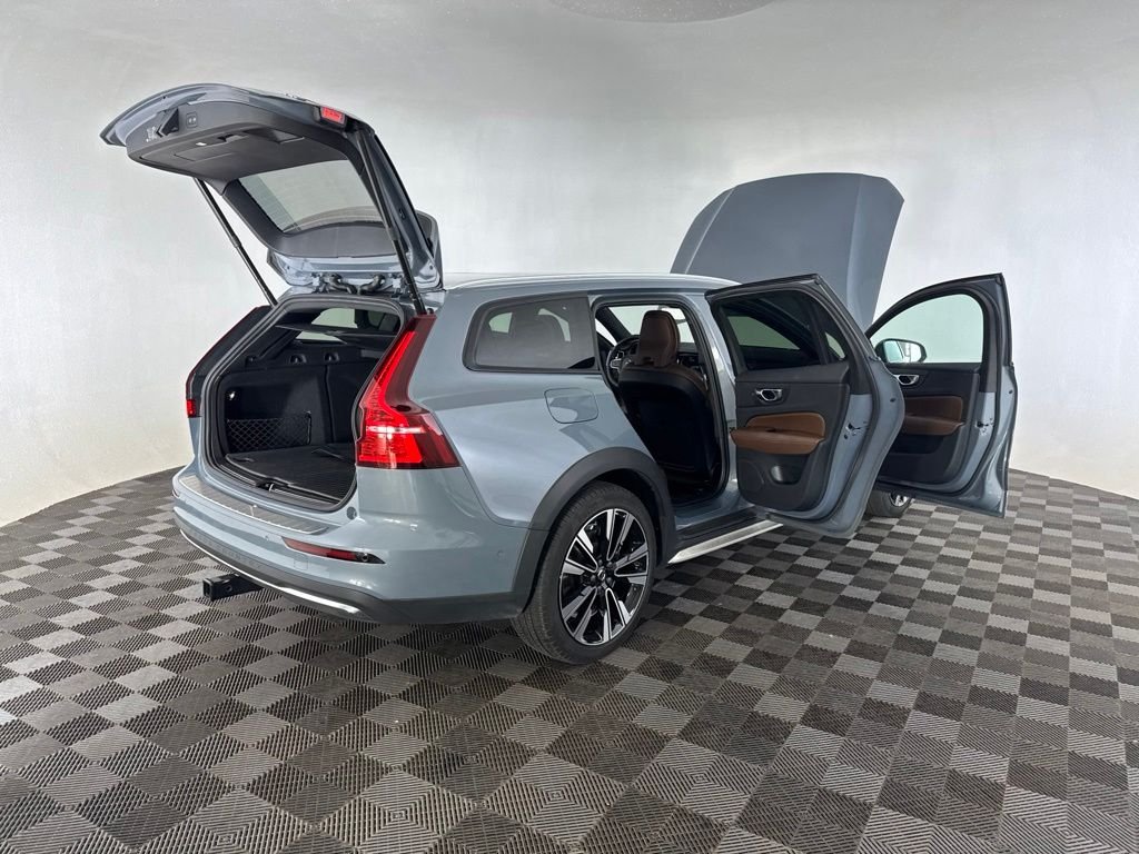 Used 2023 Gray Volvo Ultimate image 18