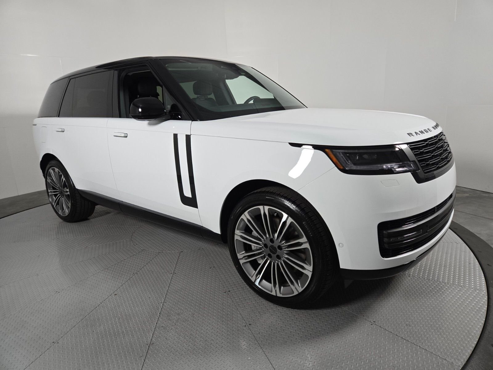 New 2026 Fuji White Land Rover SE image 16