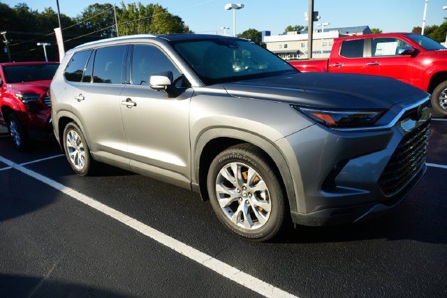 Certified Used 2026  Toyota Limited image 3