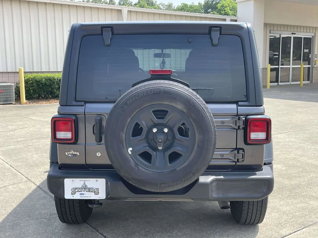Certified Used 2018 Granite Crystal Clearcoat Metallic Jeep Unlimited Sport image 4