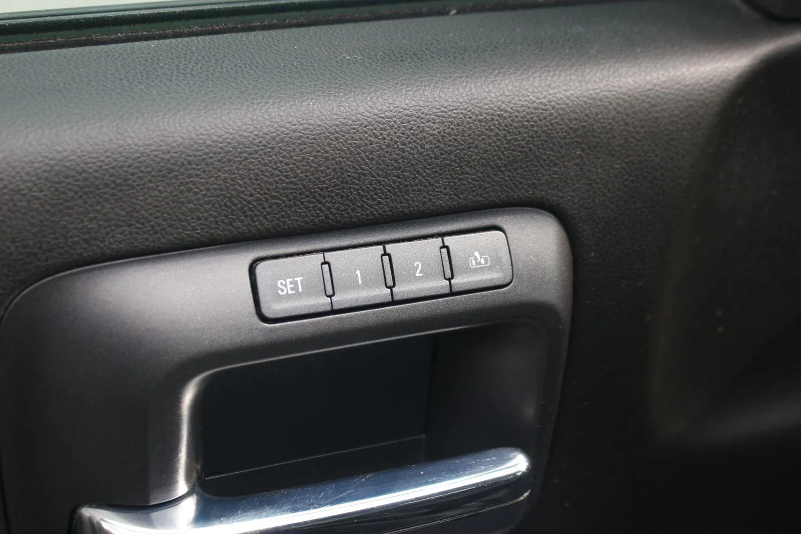 Used 2018 SUMMIT WHITE GMC SLT image 15
