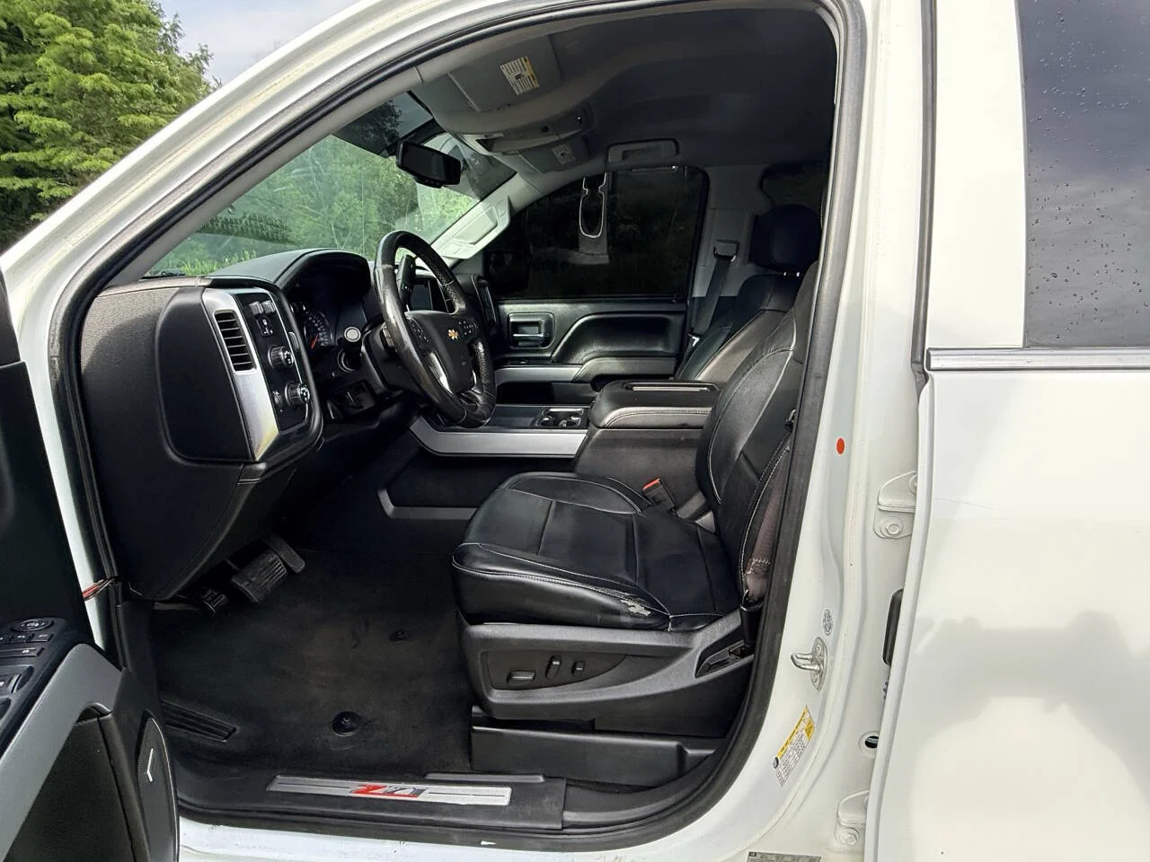 Used 2017 White Chevrolet LTZ Z71 4x4 4dr Crew Cab 5.8 ft. SB image 11