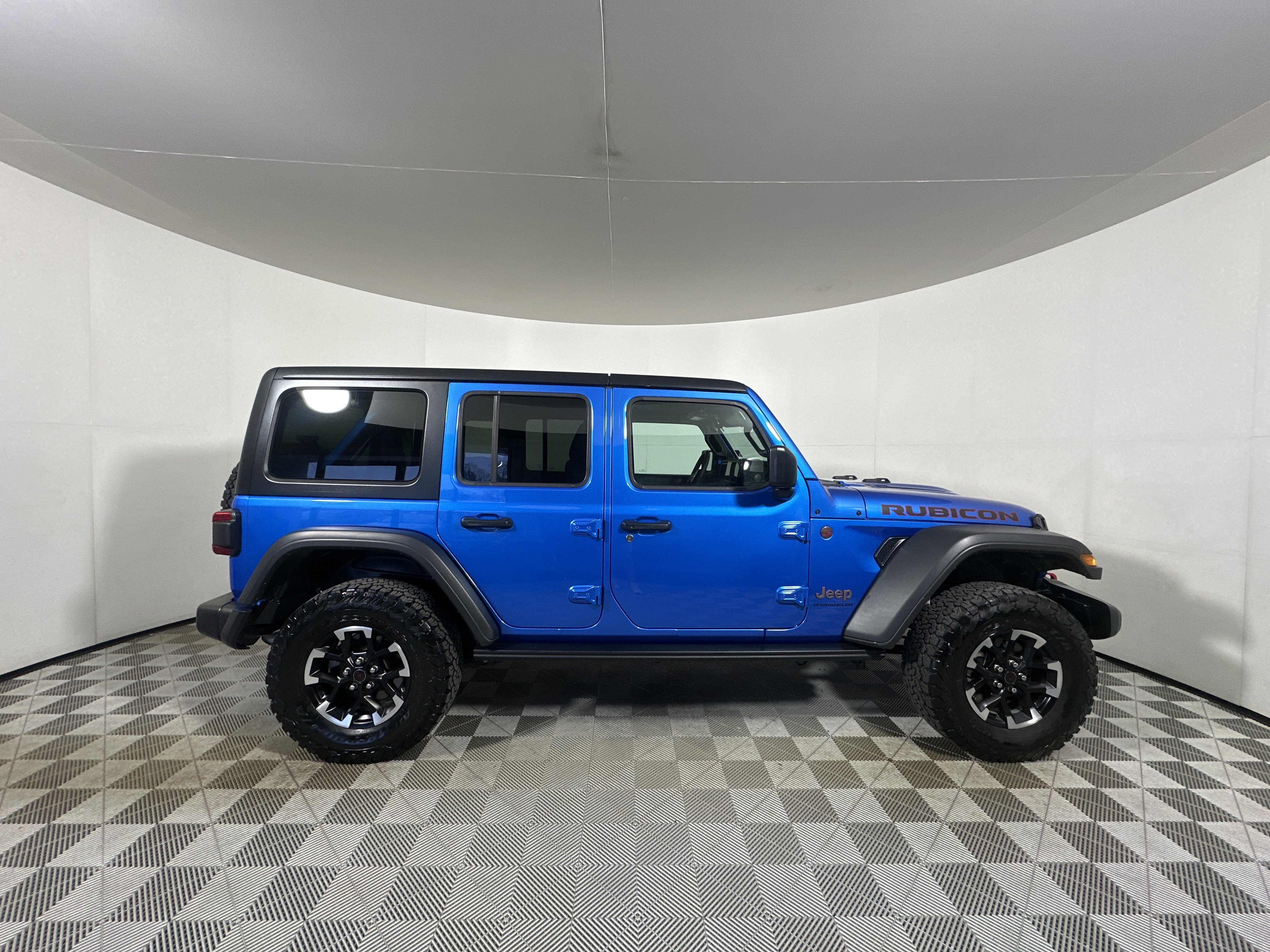 Used 2025 Hydro Blue Pearlcoat Jeep Rubicon image 8