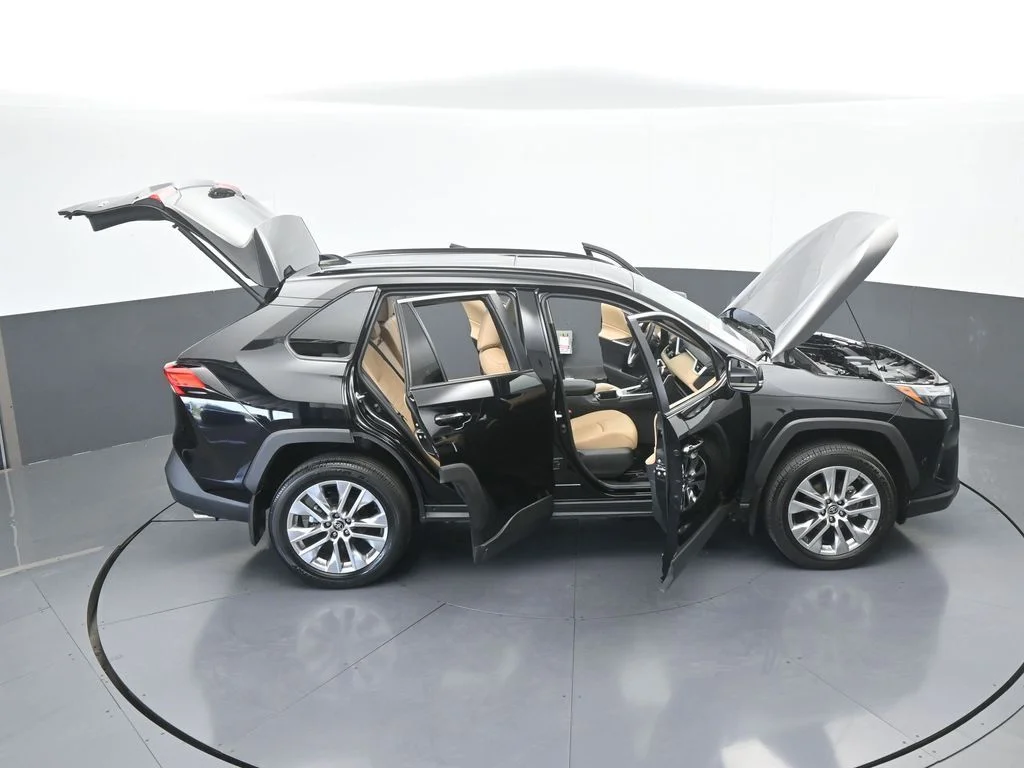 Used 2025 Midnight Black Metallic Toyota XLE Premium image 72