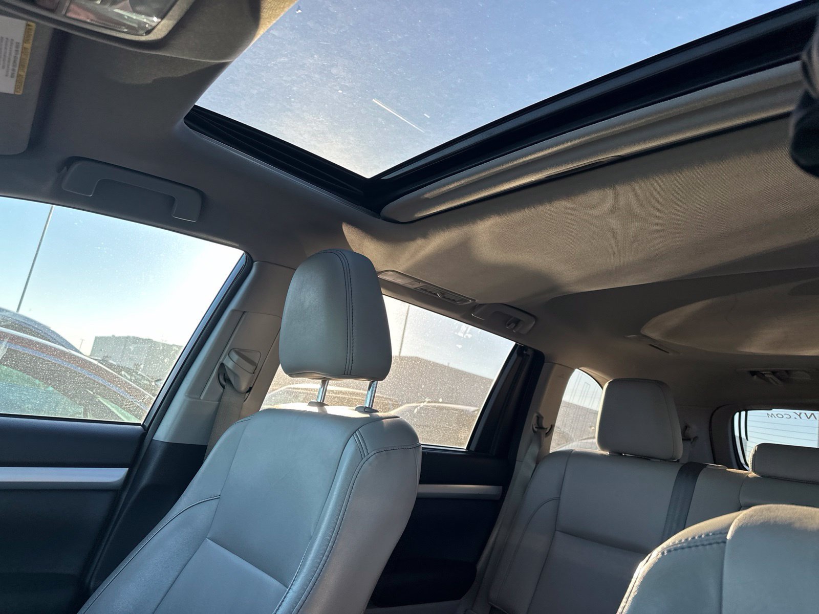 Used 2015 White Toyota XLE V6 image 6