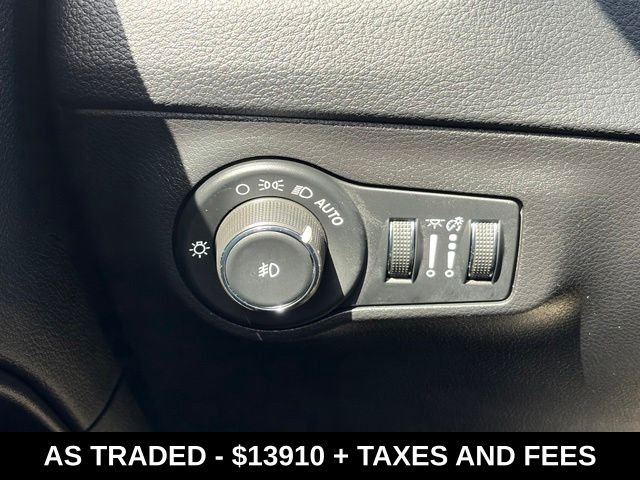 Used 2020 Silver Jeep Latitude image 19