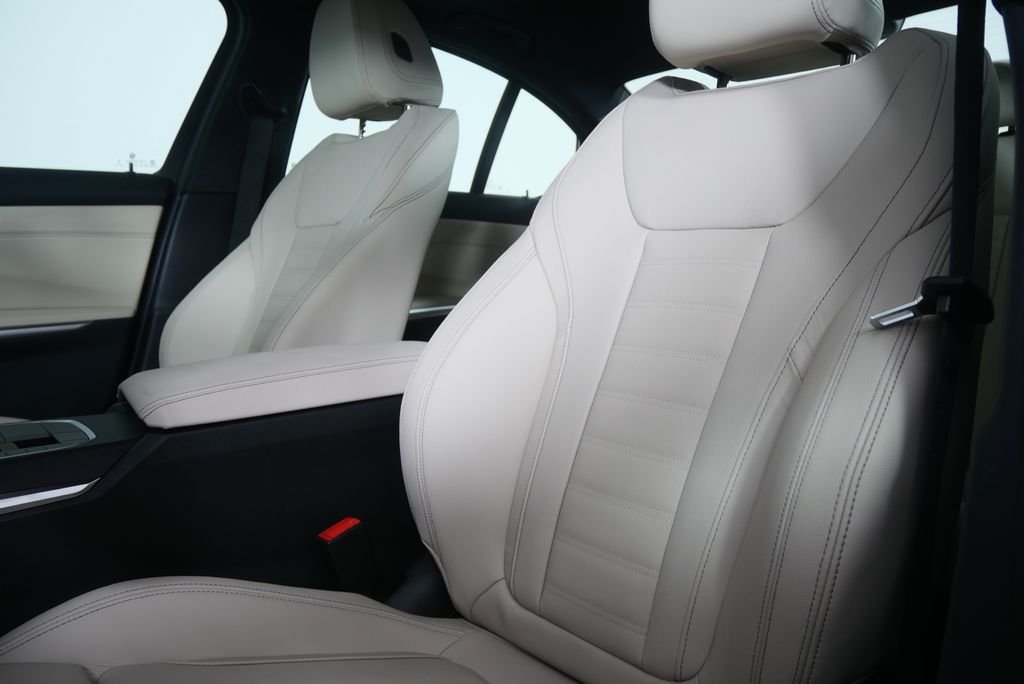 New 2026 Black Sapphire Metallic BMW 330i image 10