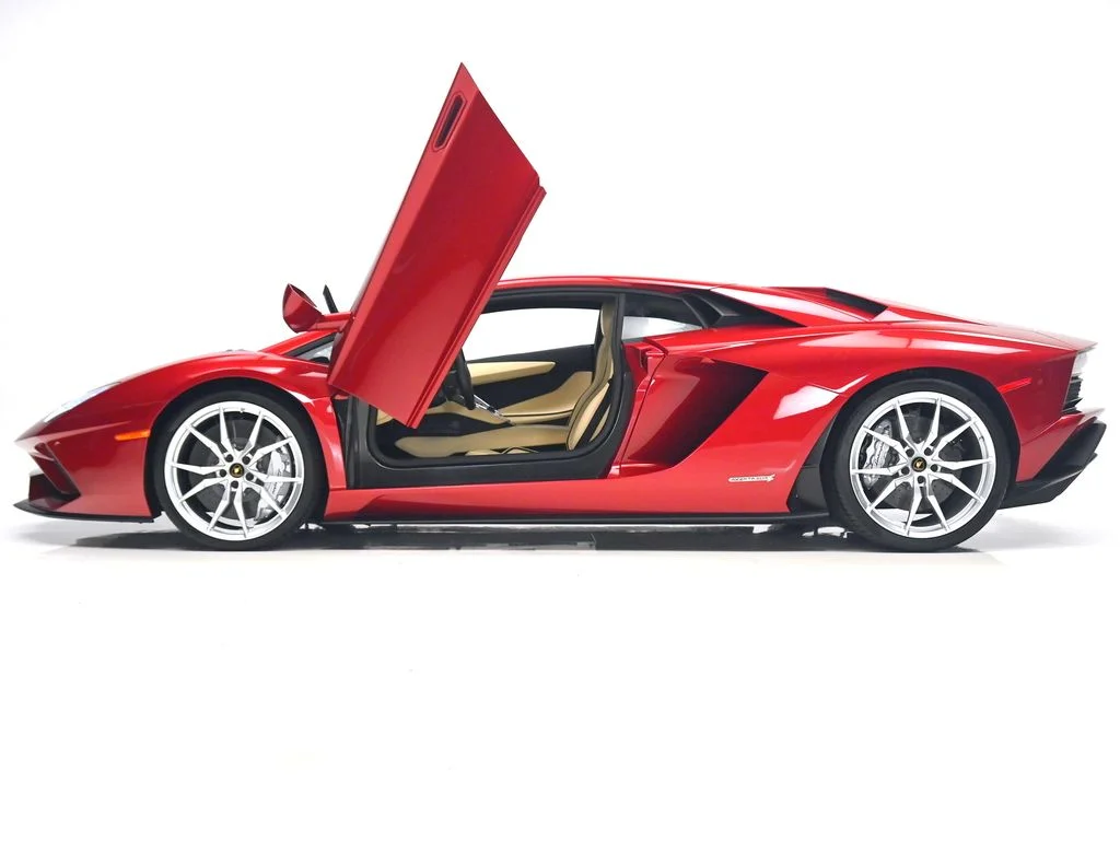 Used 2018 Maroon Lamborghini  image 34
