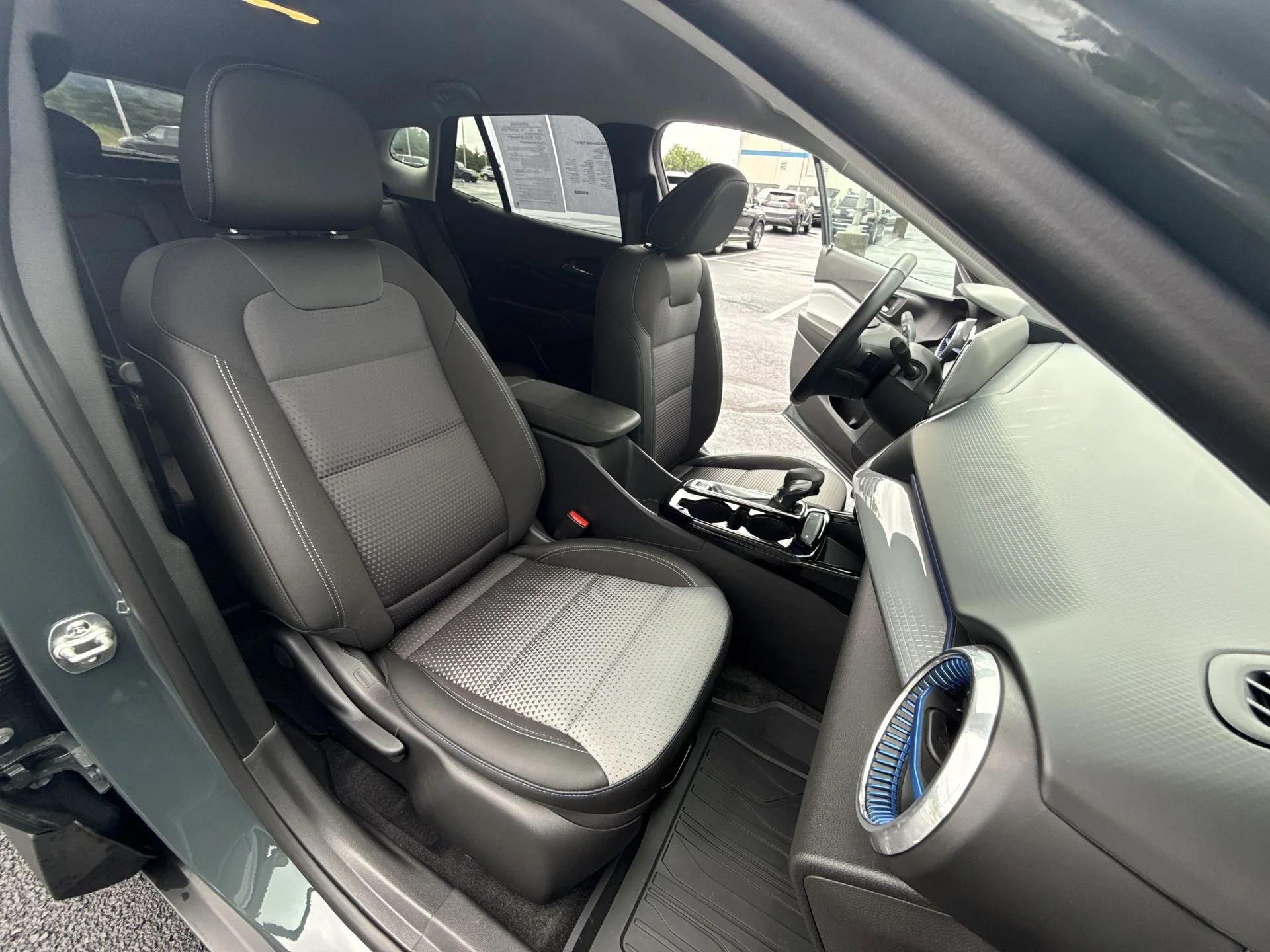 2025 Chevrolet Trax LT - Photo 23