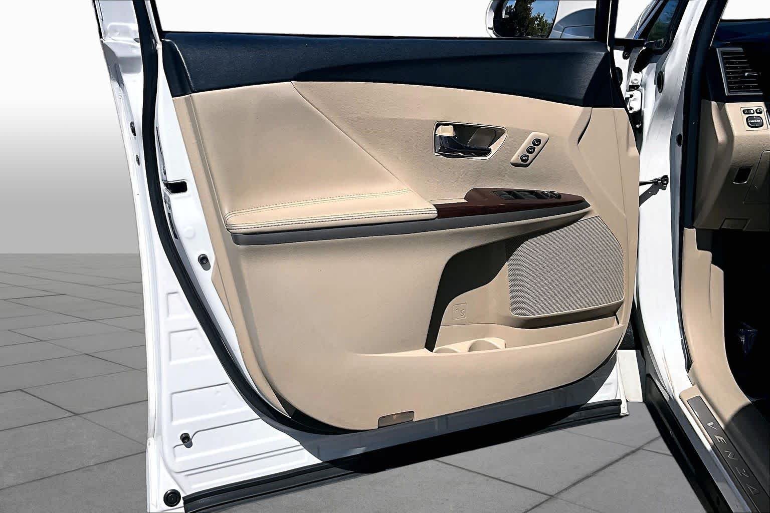 Used 2015 Blizzard Pearl Toyota XLE image 21