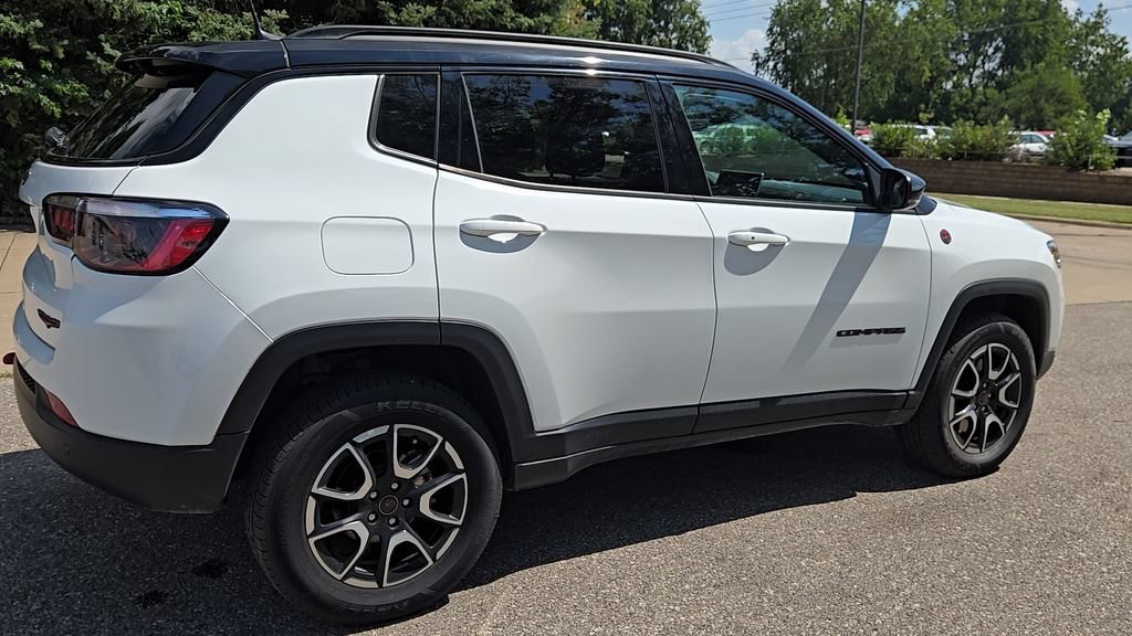 Used 2025 Bright White Clearcoat Jeep Trailhawk image 31