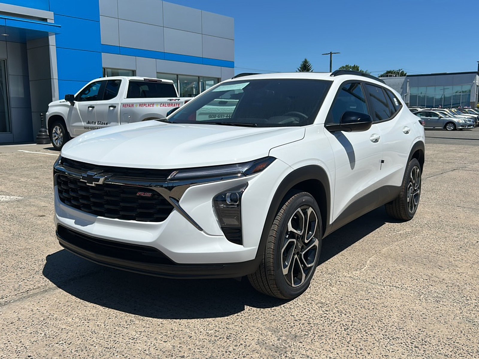 New 2026 Summit White Chevrolet 2RS image 4