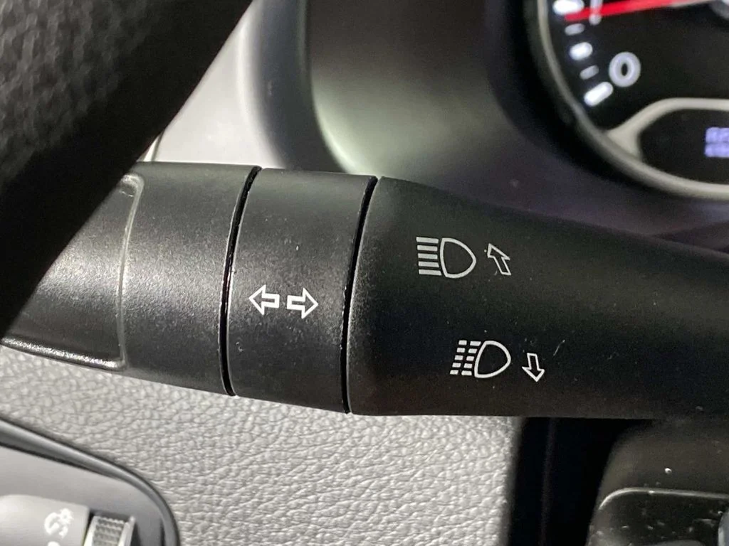Used 2023 White Jeep Latitude image 18