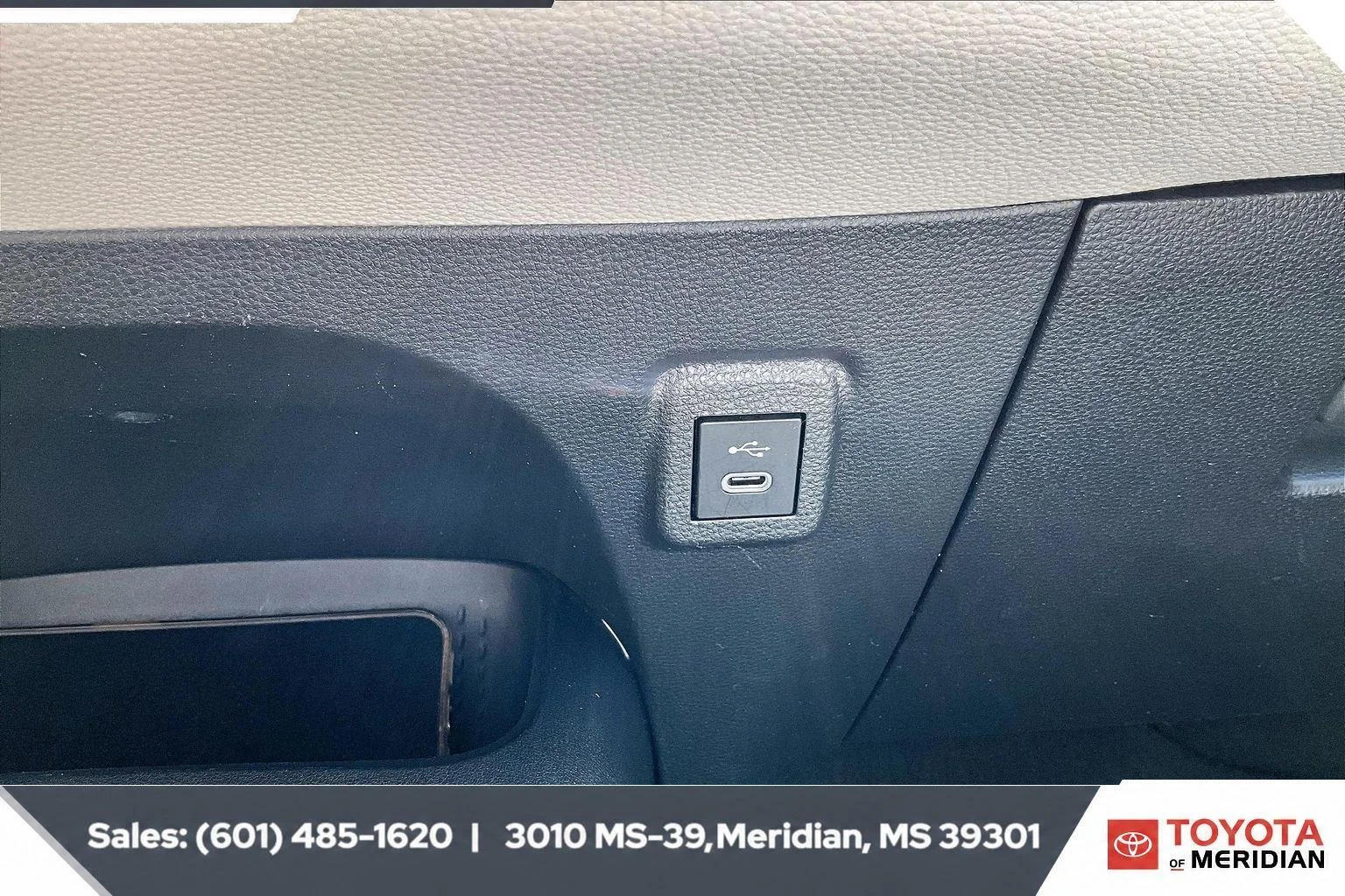 Used 2023 Ice Cap Toyota LE image 23