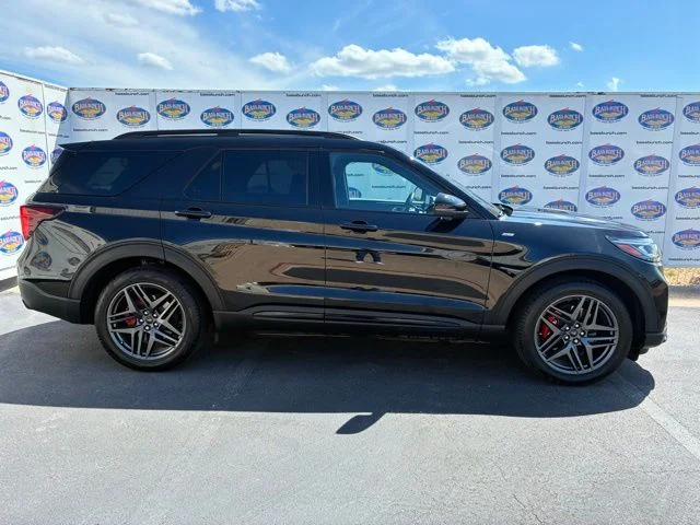 2025 Ford Explorer ST-LINE RWD (PL535)'s photo