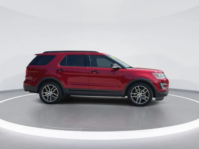 Used 2016 Red Ford Sport image 9