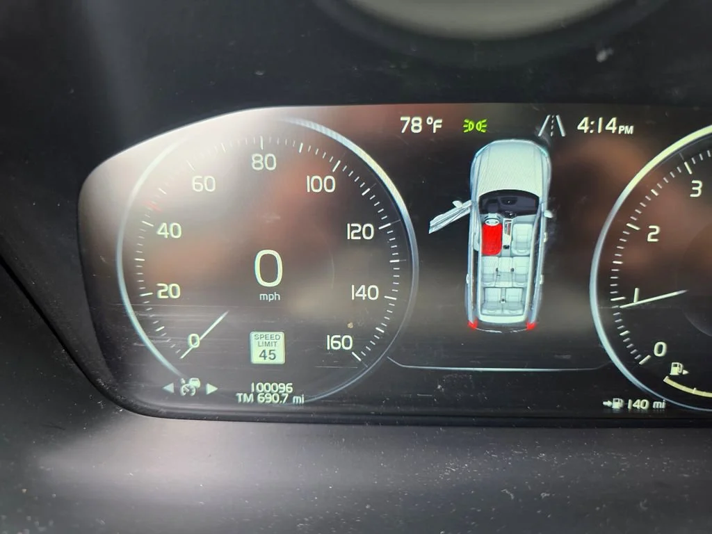 Used 2019 White Volvo T5 Momentum image 23