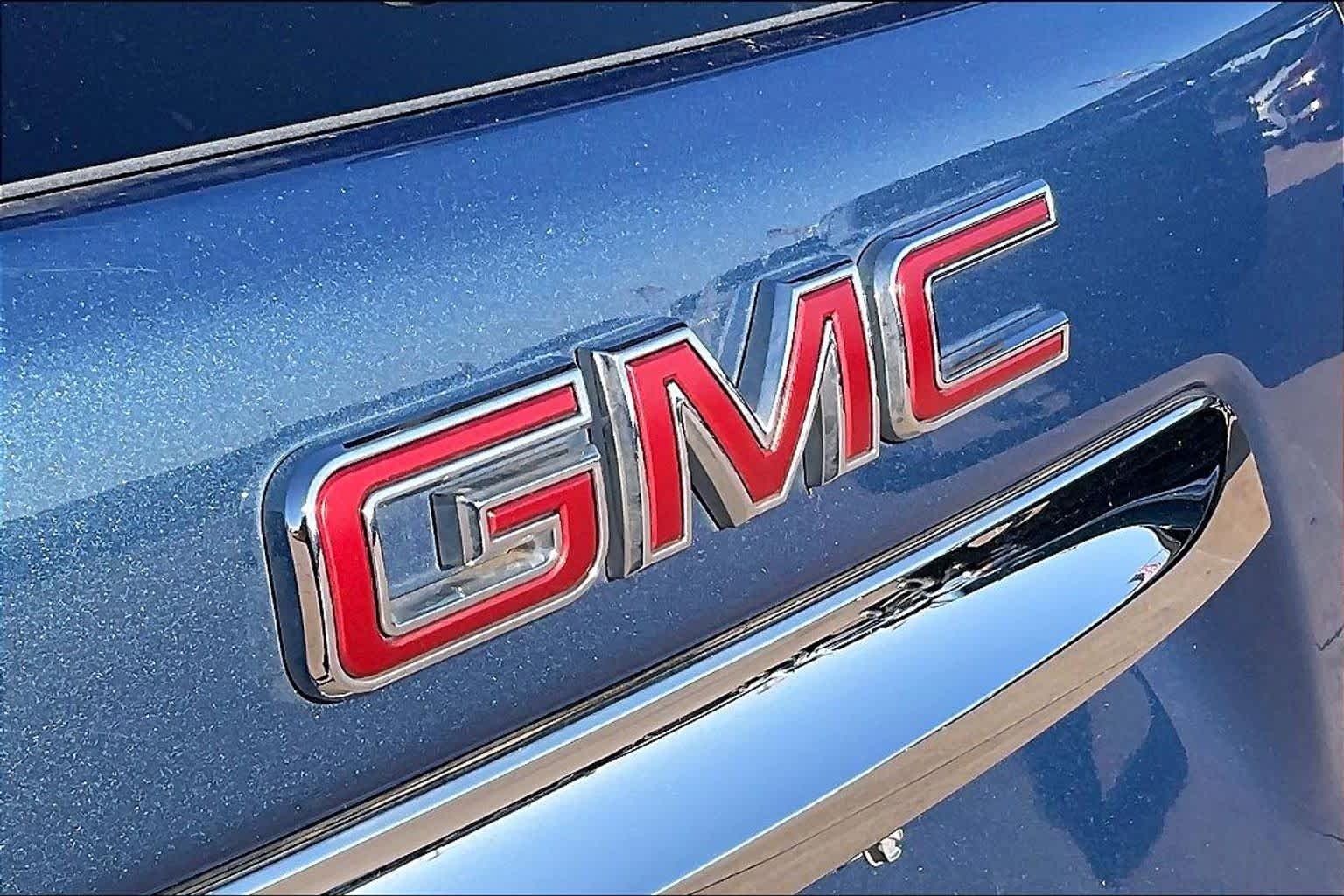 Used 2024 Downpour Metallic GMC SLT image 29