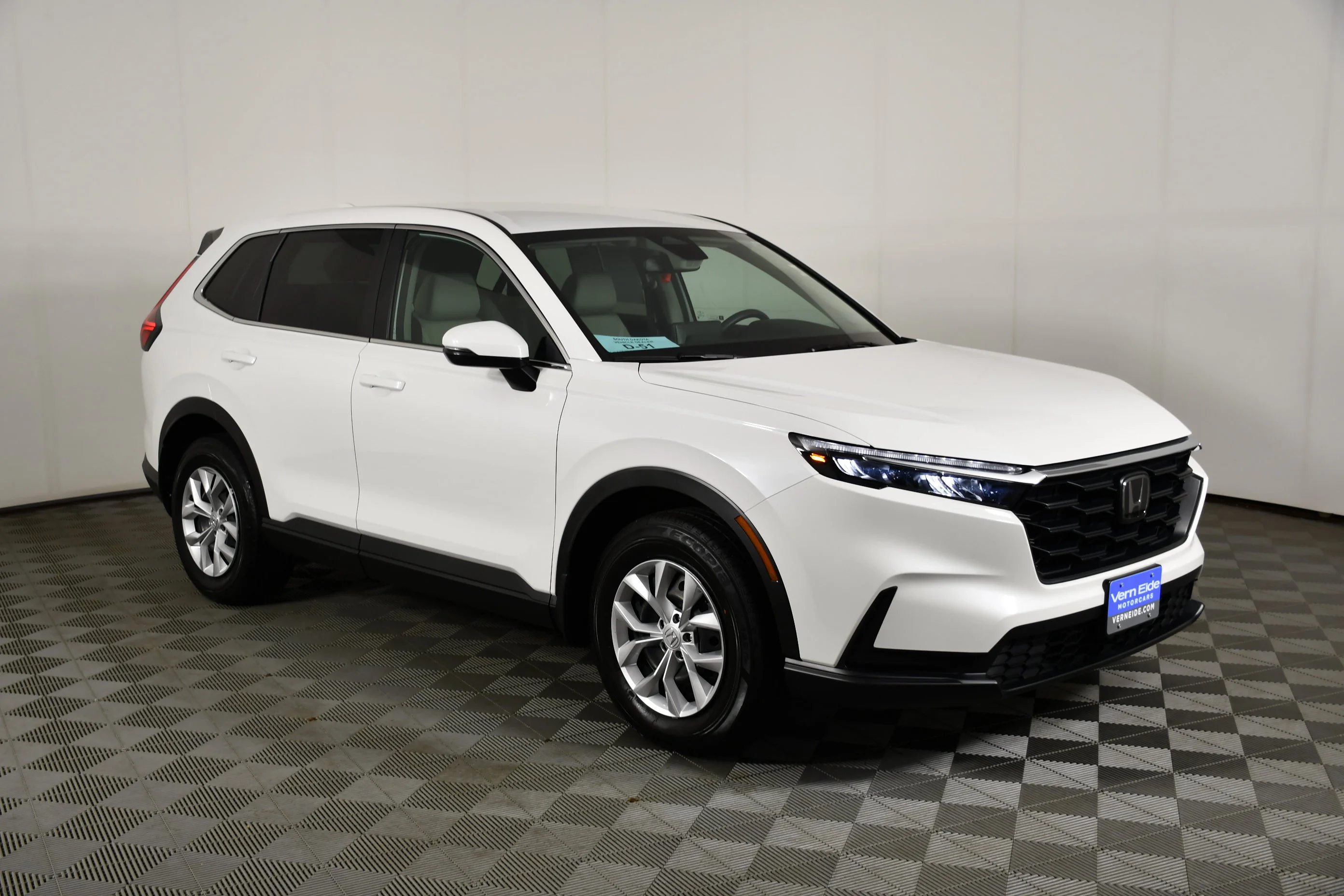 Certified Used 2025 Platinum White Pearl Honda LX image 4