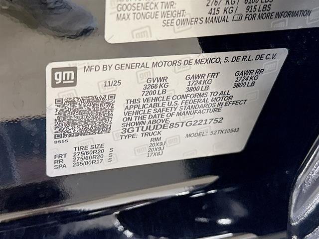 Used 2026 Onyx Black GMC SLT image 32