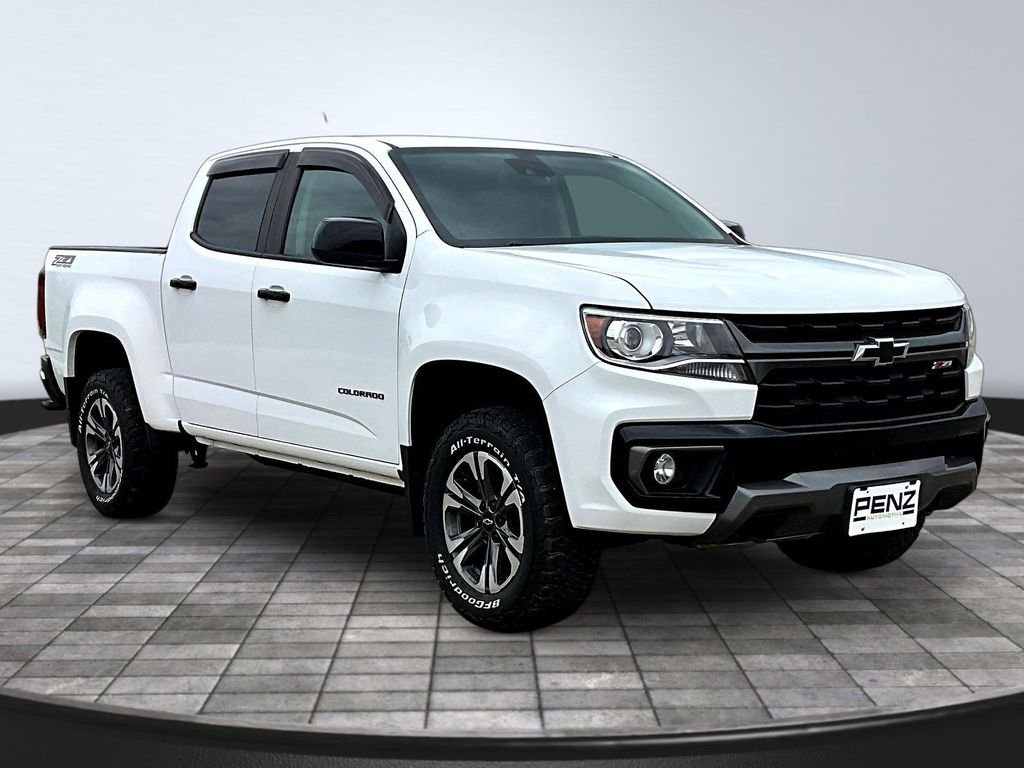 Used 2022 White Chevrolet Z71 image 3