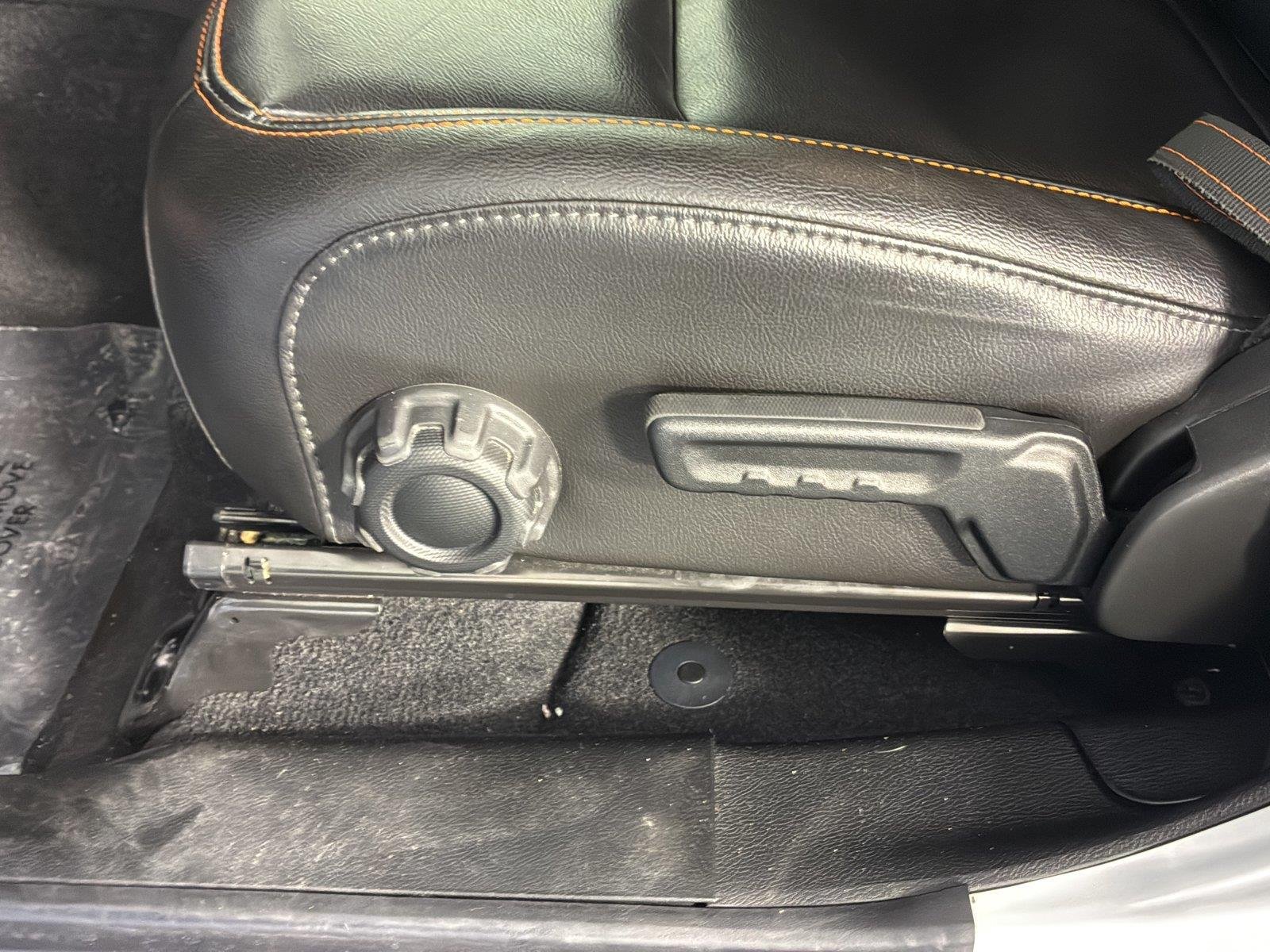 Used 2021 Bright White Clearcoat Jeep Mojave image 25