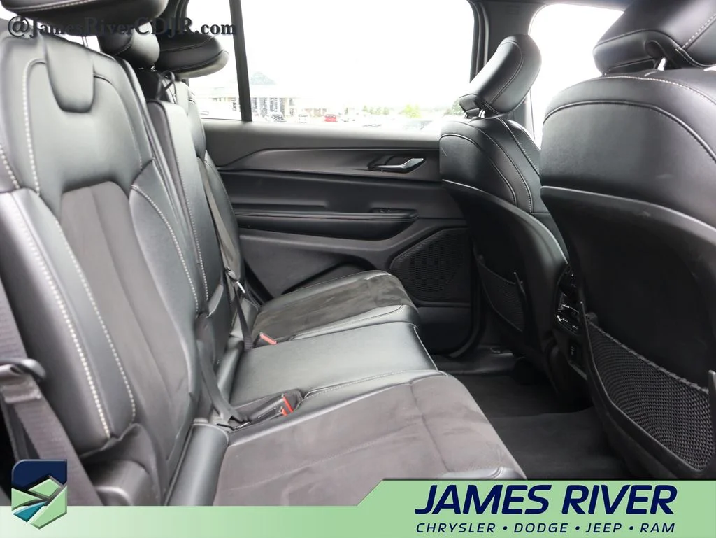 Used 2024 Silver Jeep Altitude image 12