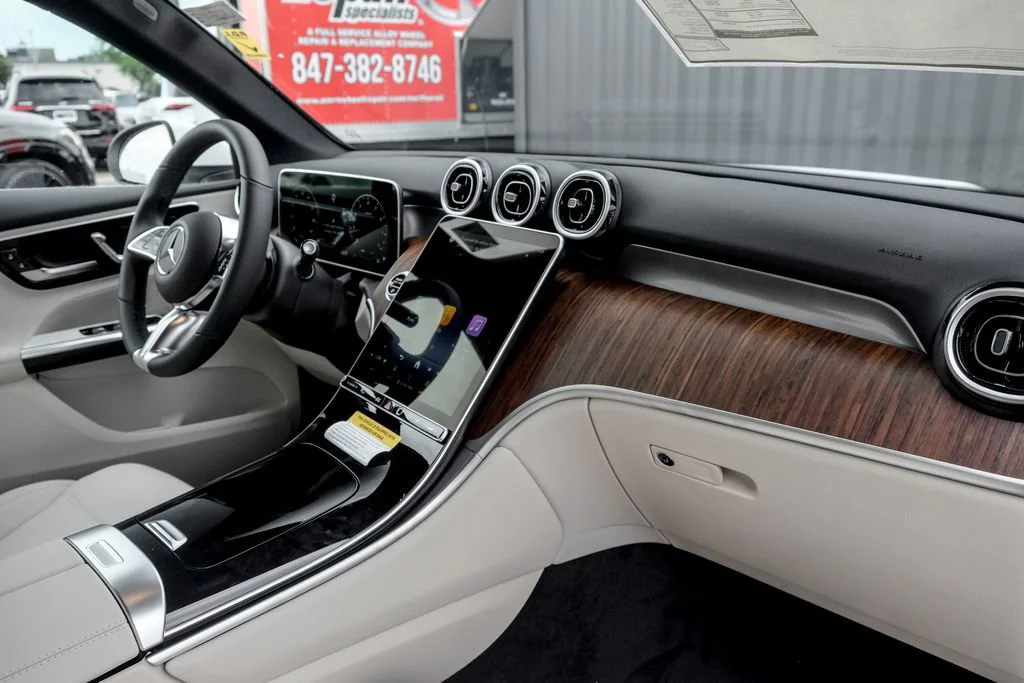 New 2026 Polar White Mercedes-Benz GLC 300 image 48