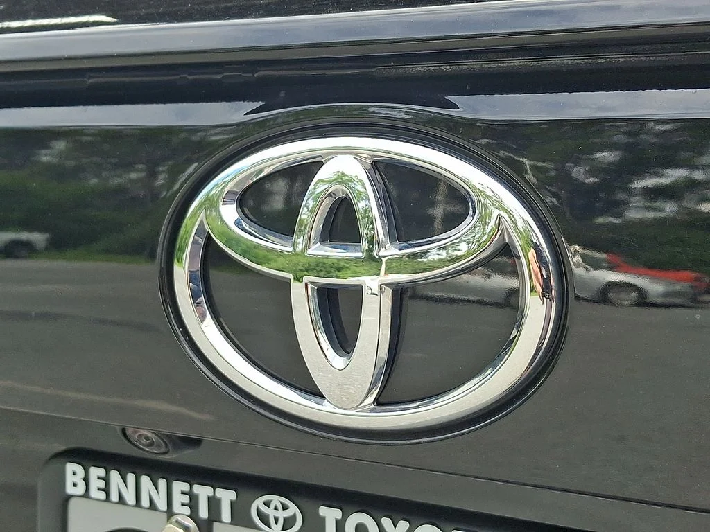 2025 Toyota RAV4 XLE - Photo 30
