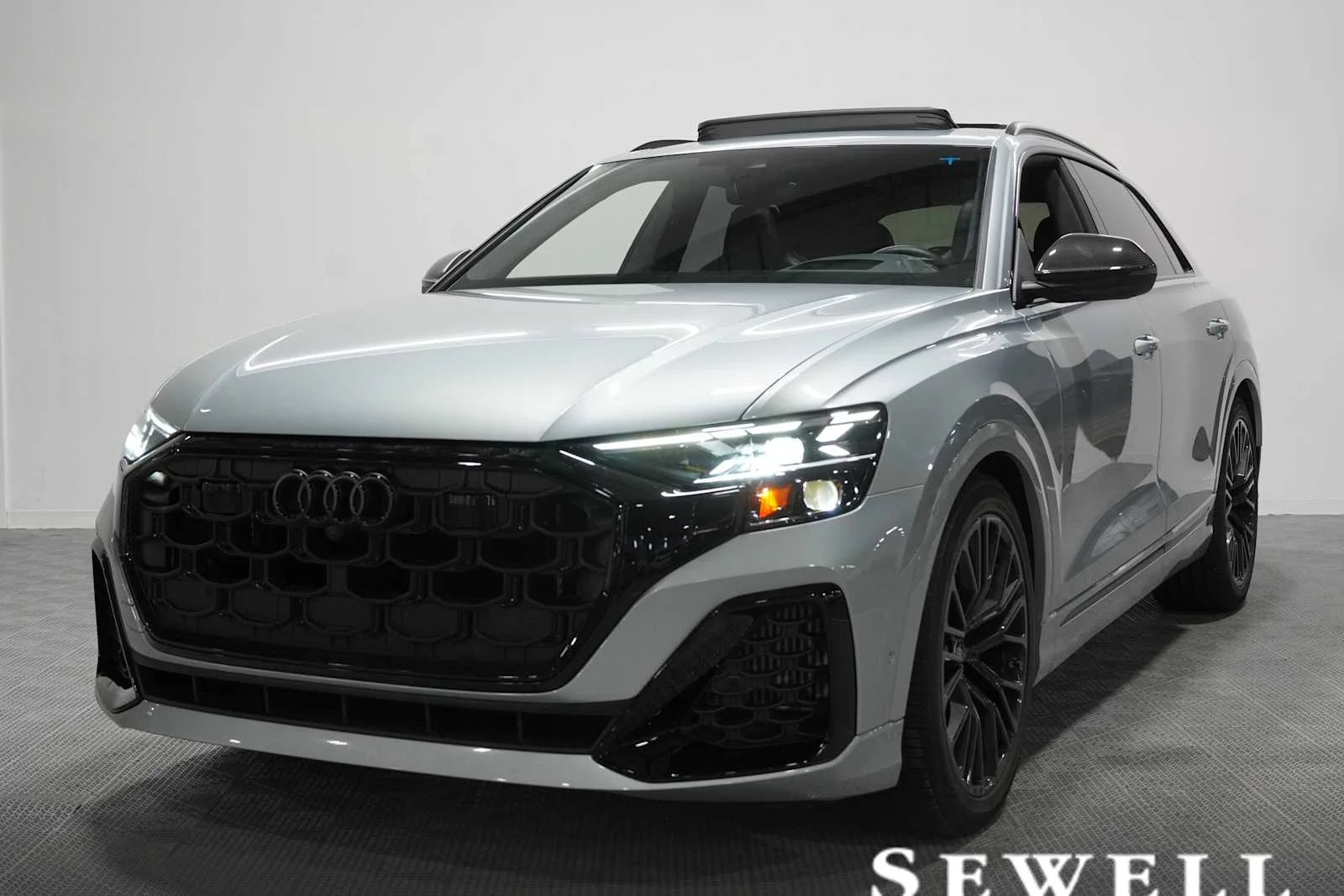 2024 Audi SQ8 Prestige's photo