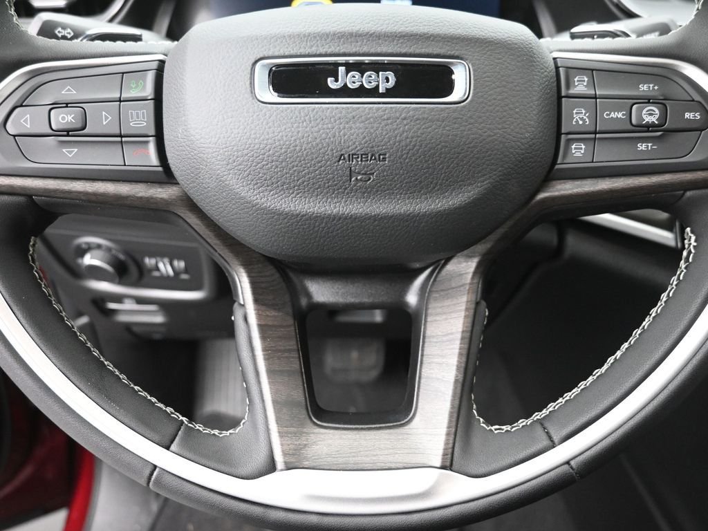 New 2026 Velvet Red Pearl-Coat Exterior Paint Jeep Laredo Altitude image 17