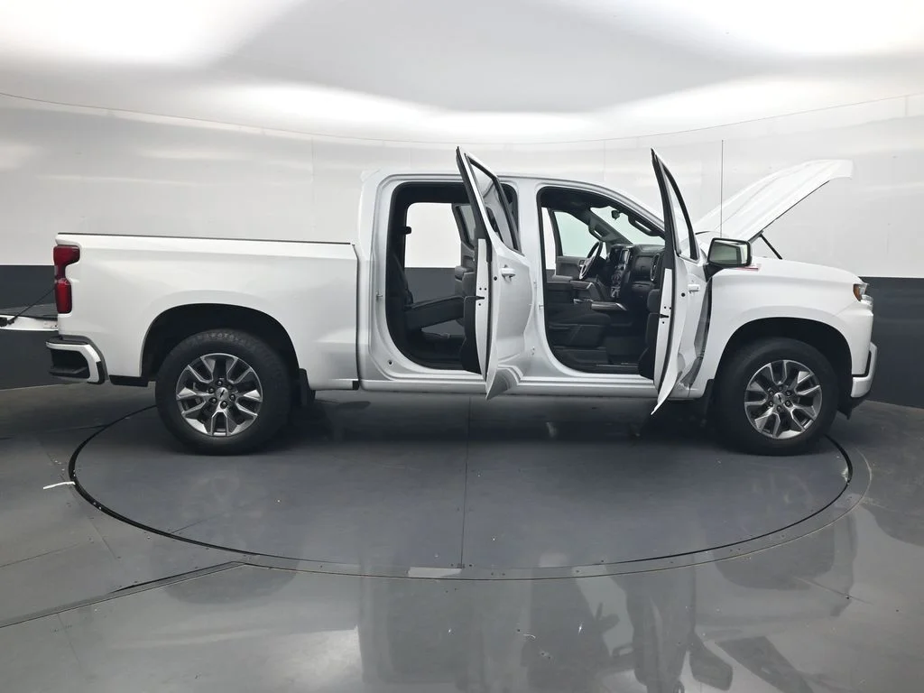 Used 2022 White Chevrolet RST image 50