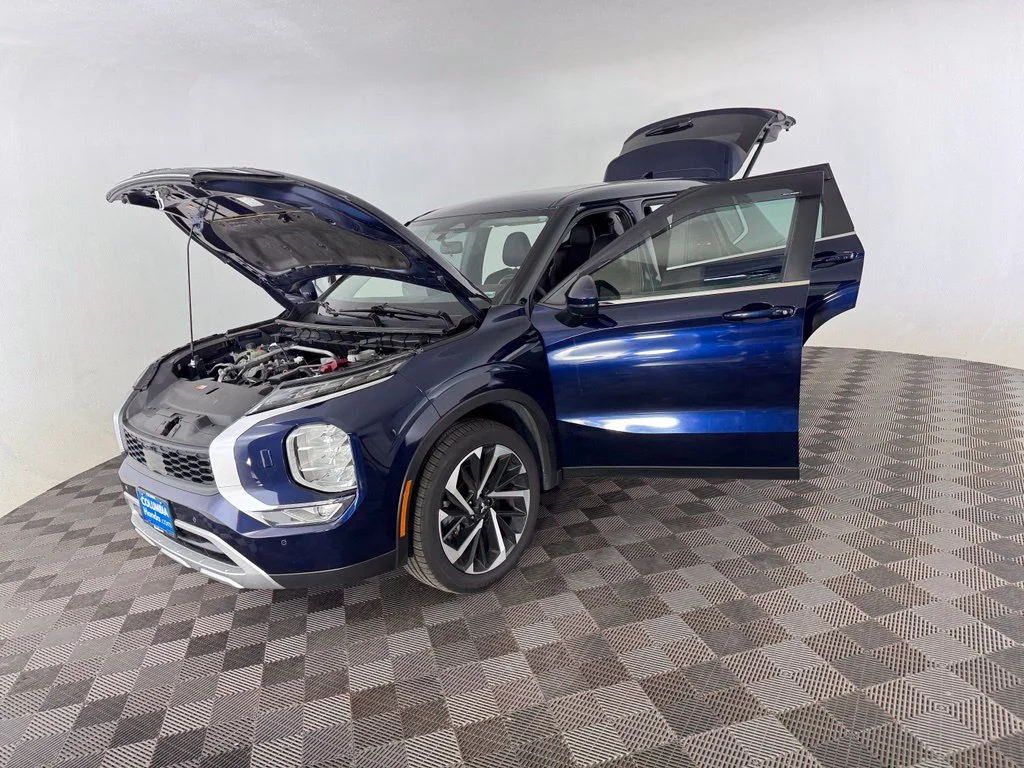 Used 2023 Blue Mitsubishi SE image 13