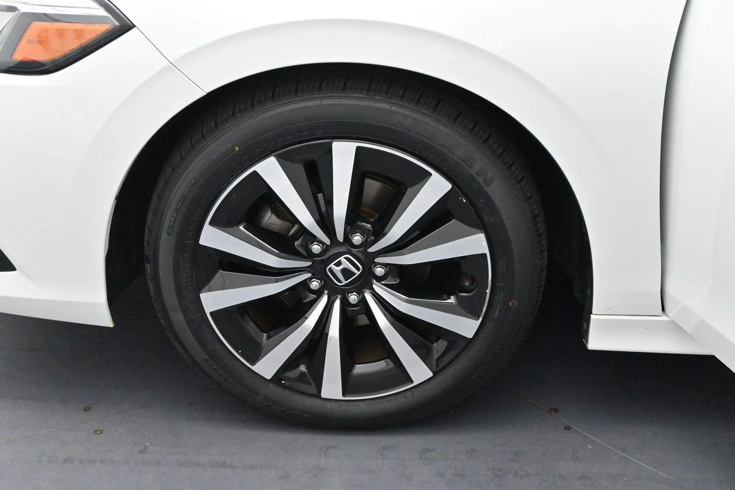 Used 2022 Platinum White Pearl Honda EX image 35