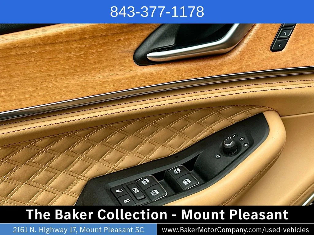 Used 2025 Diamond Black Jeep Summit image 18