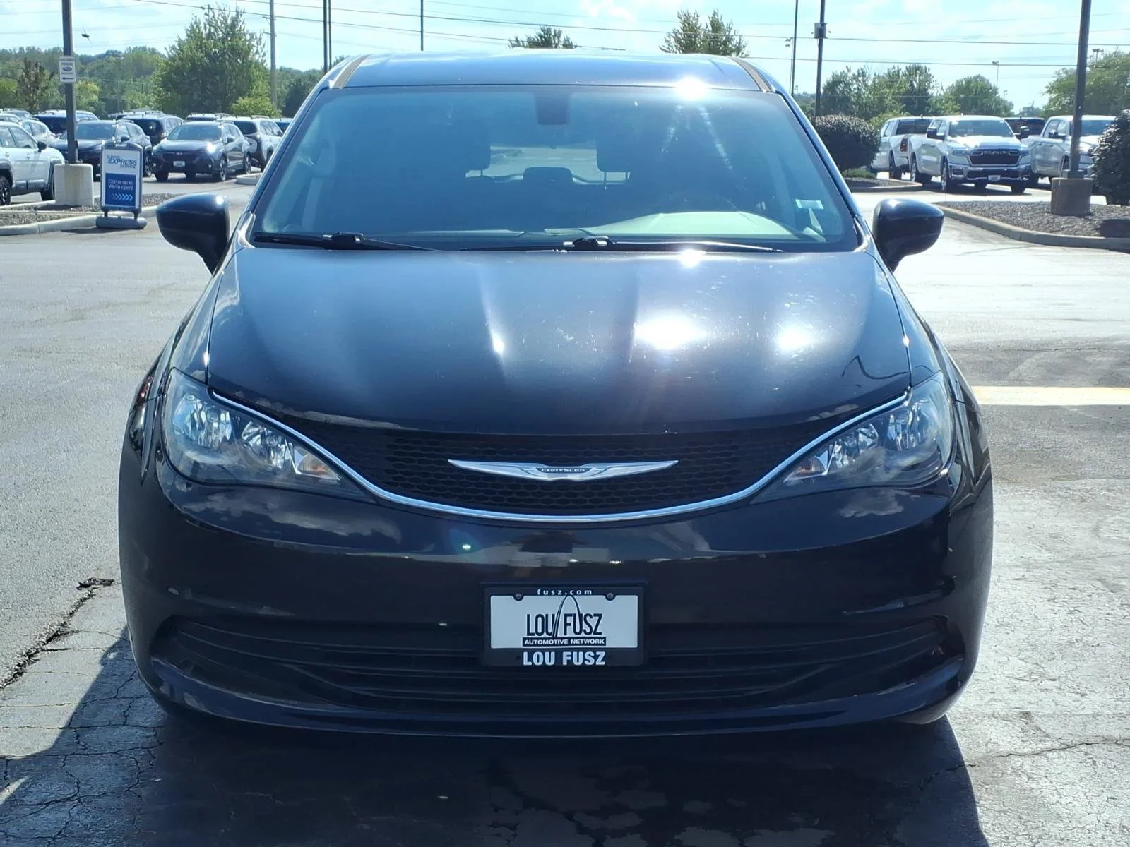 Used 2017 Brilliant Black Crystal Pearlcoat Chrysler Touring image 33