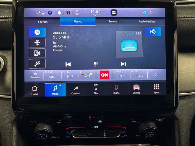 Used 2023 Diamond Black Crystal Pearlcoat Jeep Limited image 28