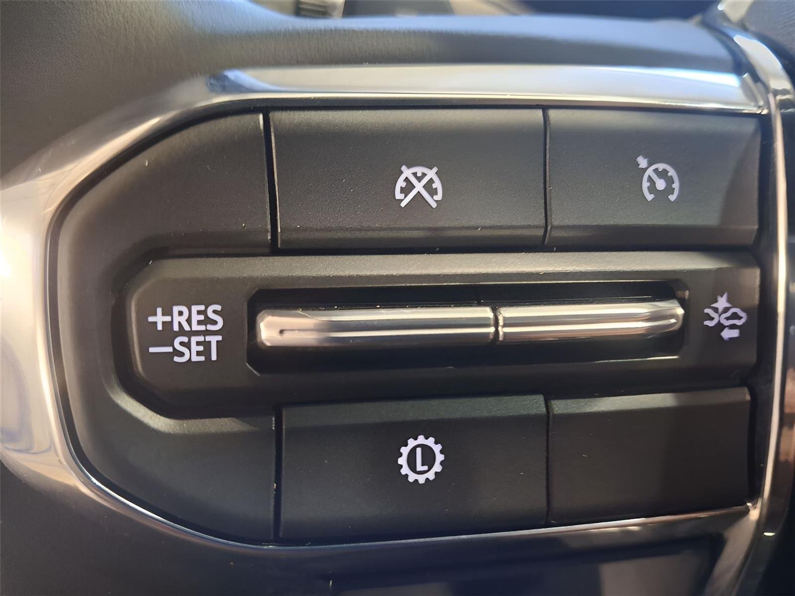 Used 2026 Summit White GMC AWD Elevation image 28