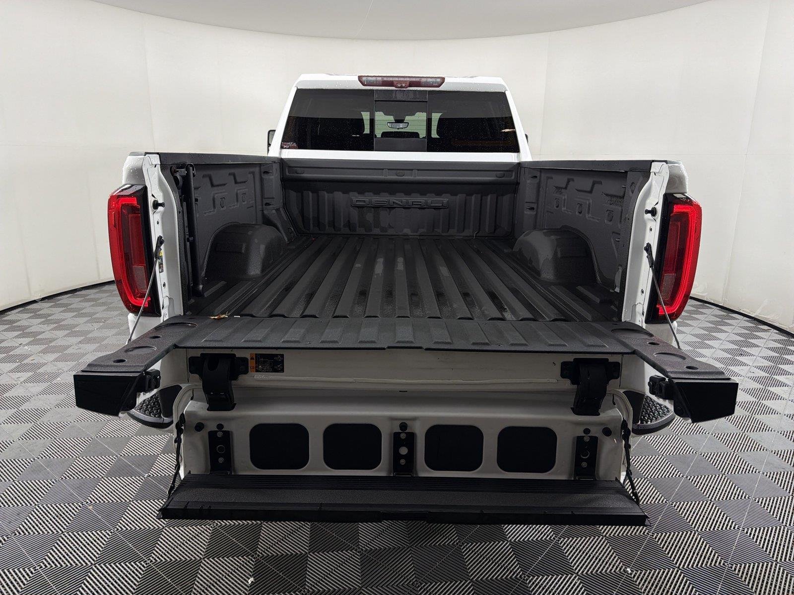 Used 2020 SUMMIT WHITE GMC Denali image 16