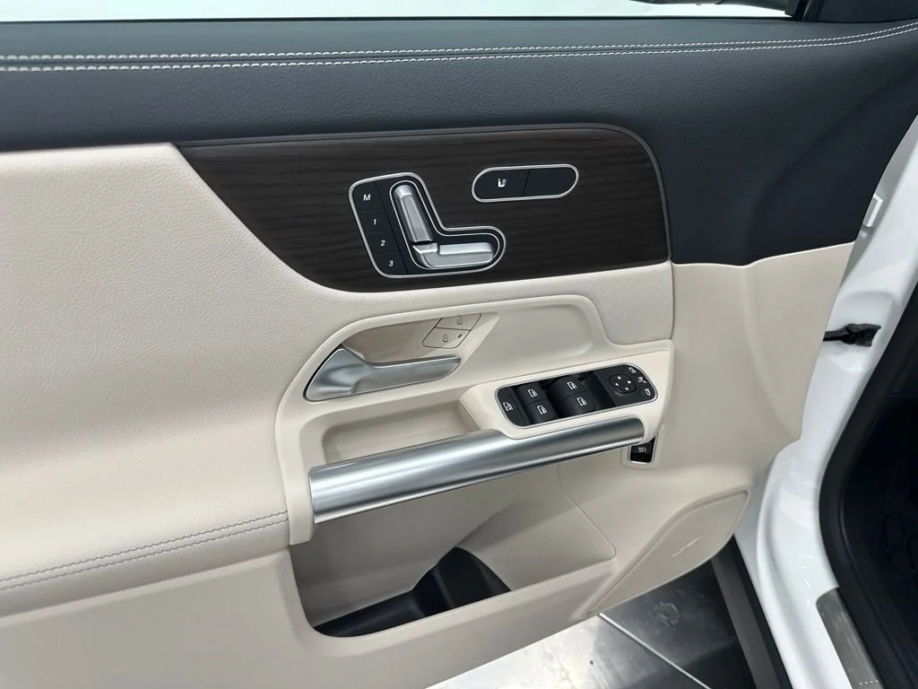 New 2026 White Mercedes-Benz GLA 250 image 14