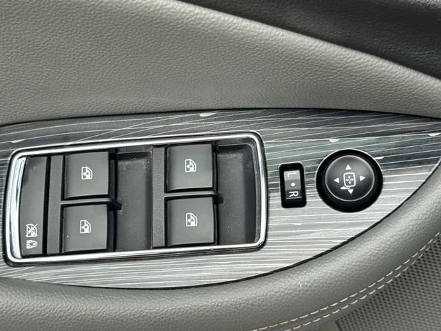 Certified Used 2019 SILVER ICE METALLIC Chevrolet Premier image 24