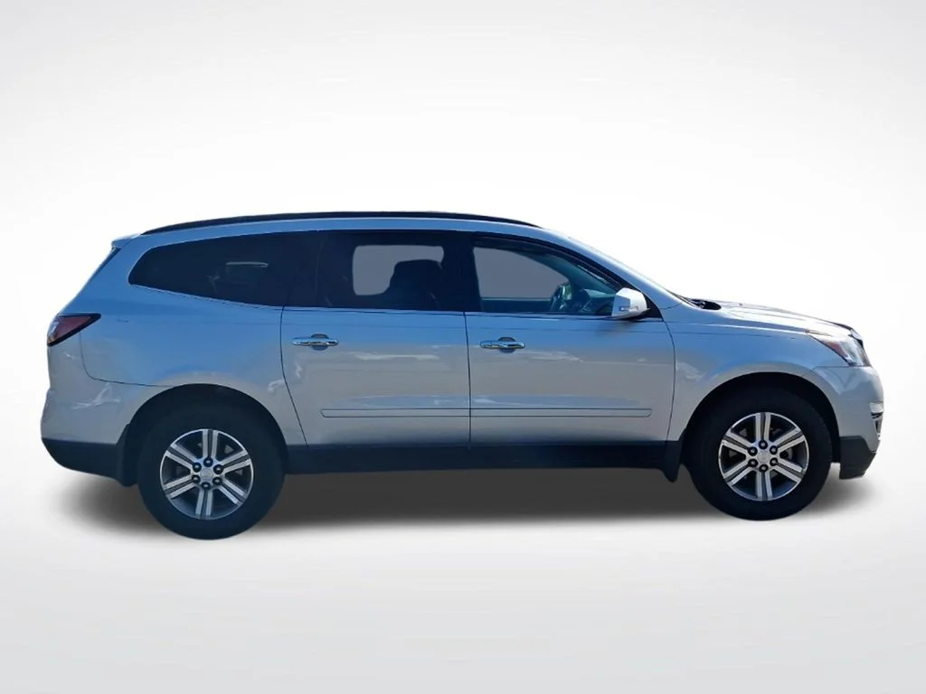 Used 2016 Silver Chevrolet 2LT image 4