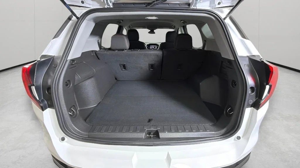 Used 2021 SUMMIT WHITE GMC SLE image 28