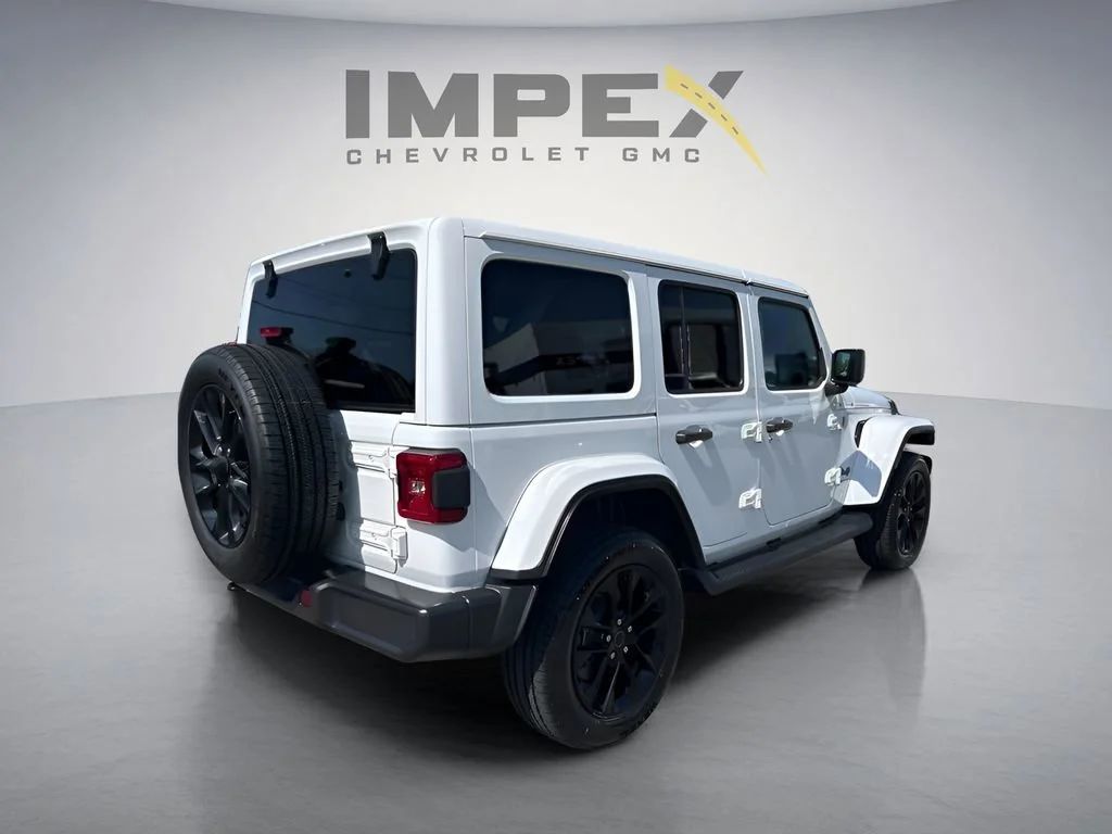 Used 2025 White Jeep Sahara image 5