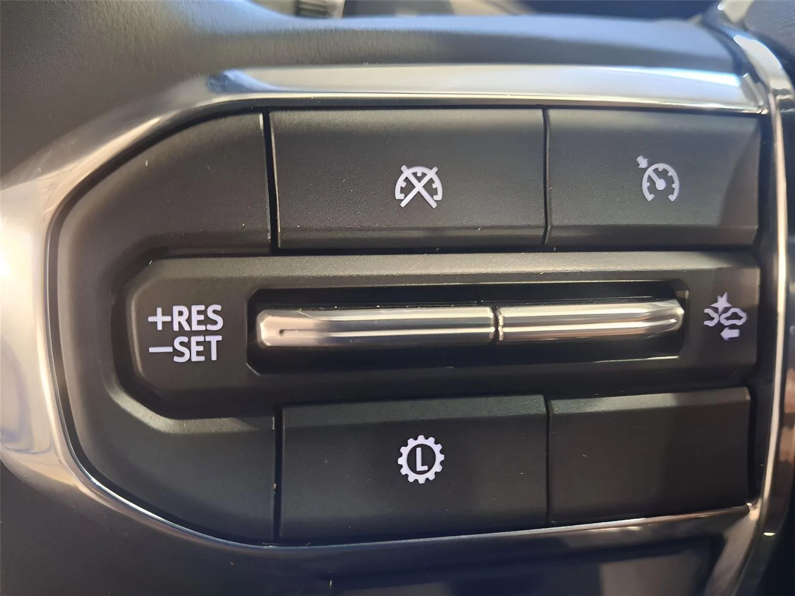 Used 2026 Summit White GMC AWD Elevation image 28