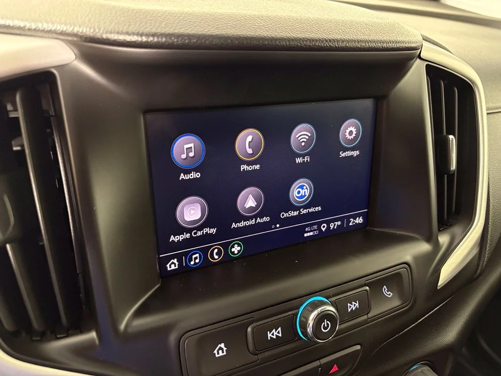 Used 2024 White GMC SLE image 23