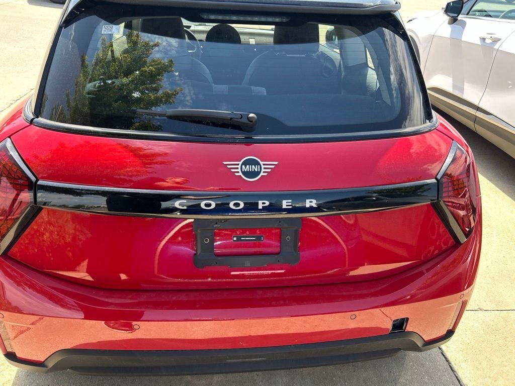 Certified Used 2026 Chili Red MINI Signature Plus image 8