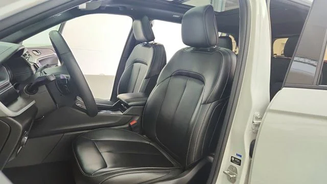 Used 2024 White Jeep Limited image 28